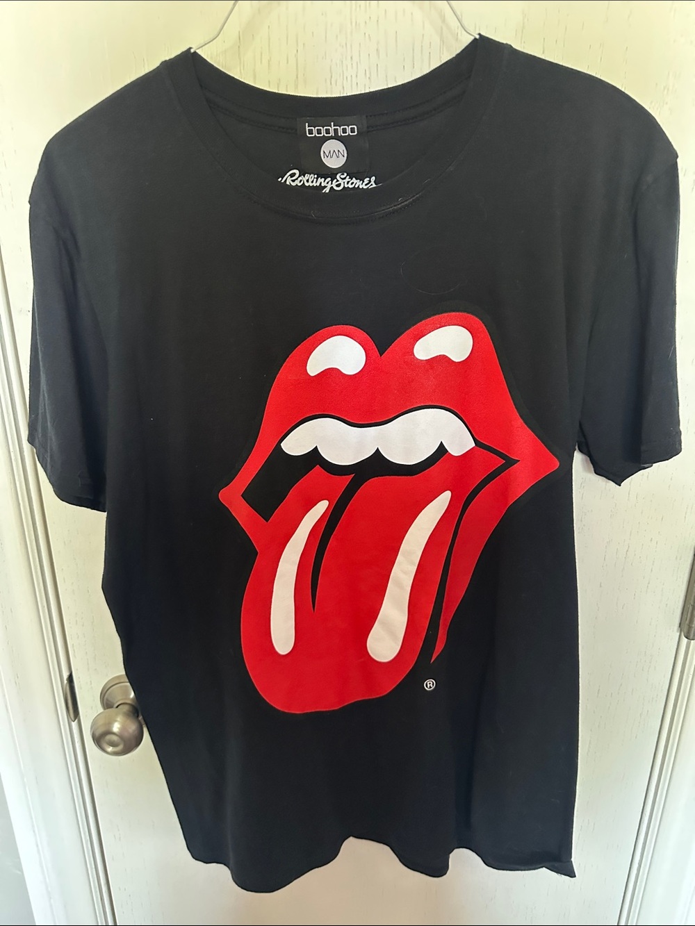 Boohoo Mens Black Short Sleeve Tee with Red Tongue Graphic